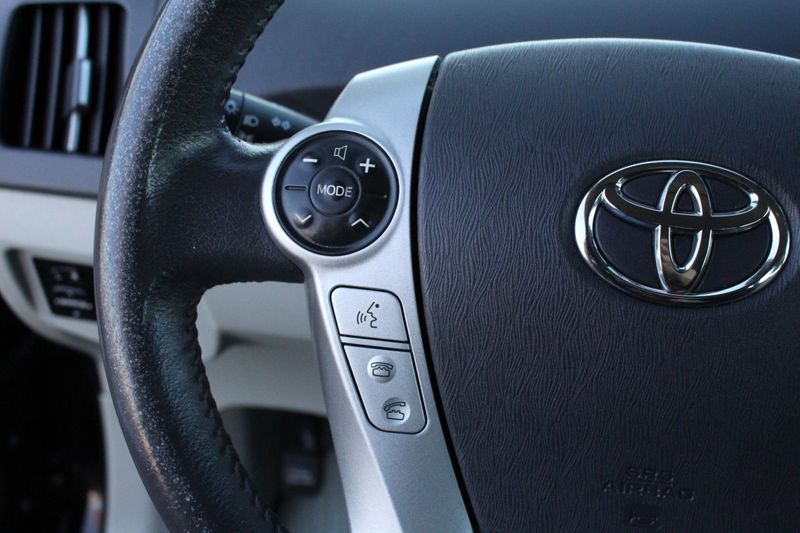 2012 toyota prius steering deals wheel size