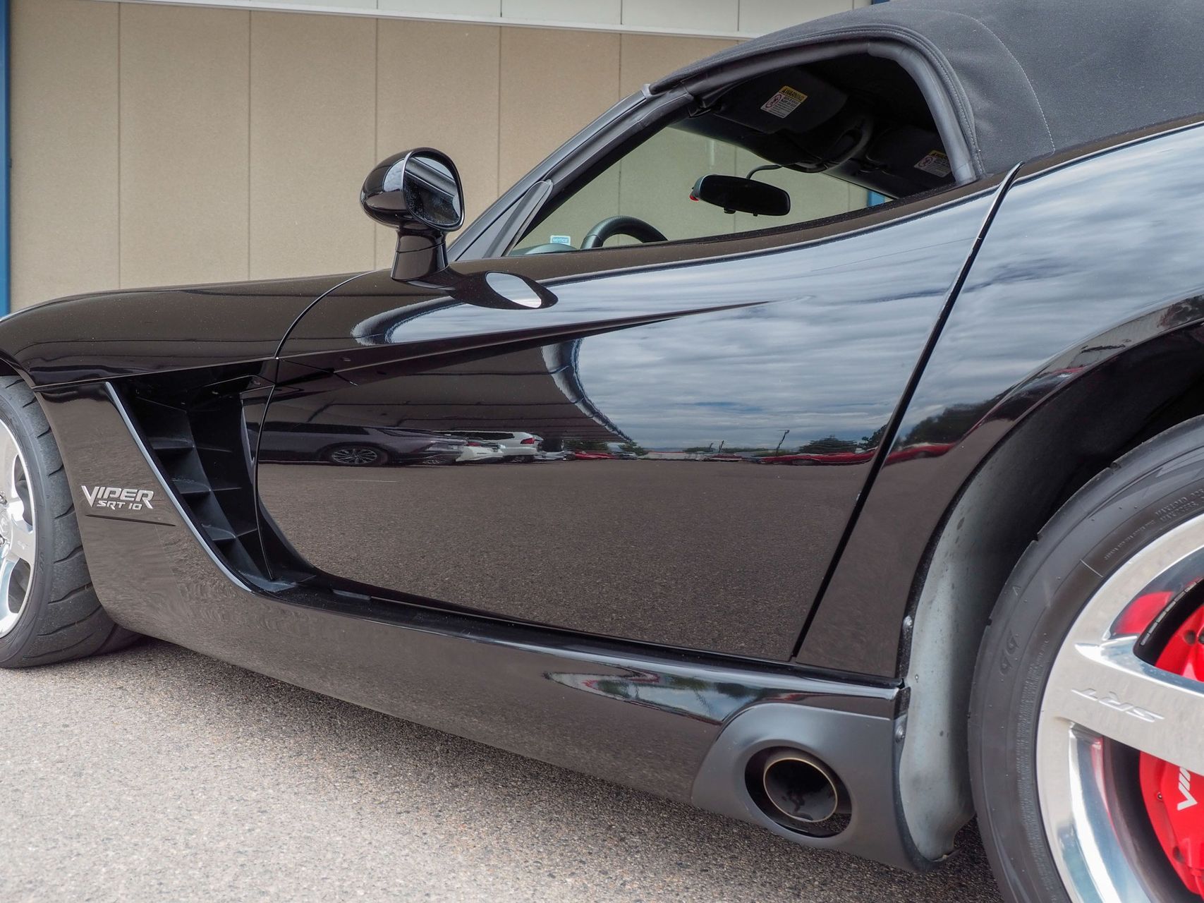 2006 Dodge Viper 33