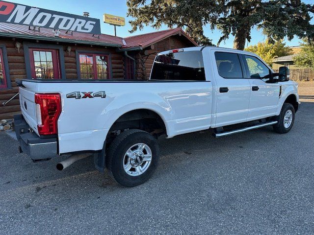 2017 Ford F-350 XLT photo 24