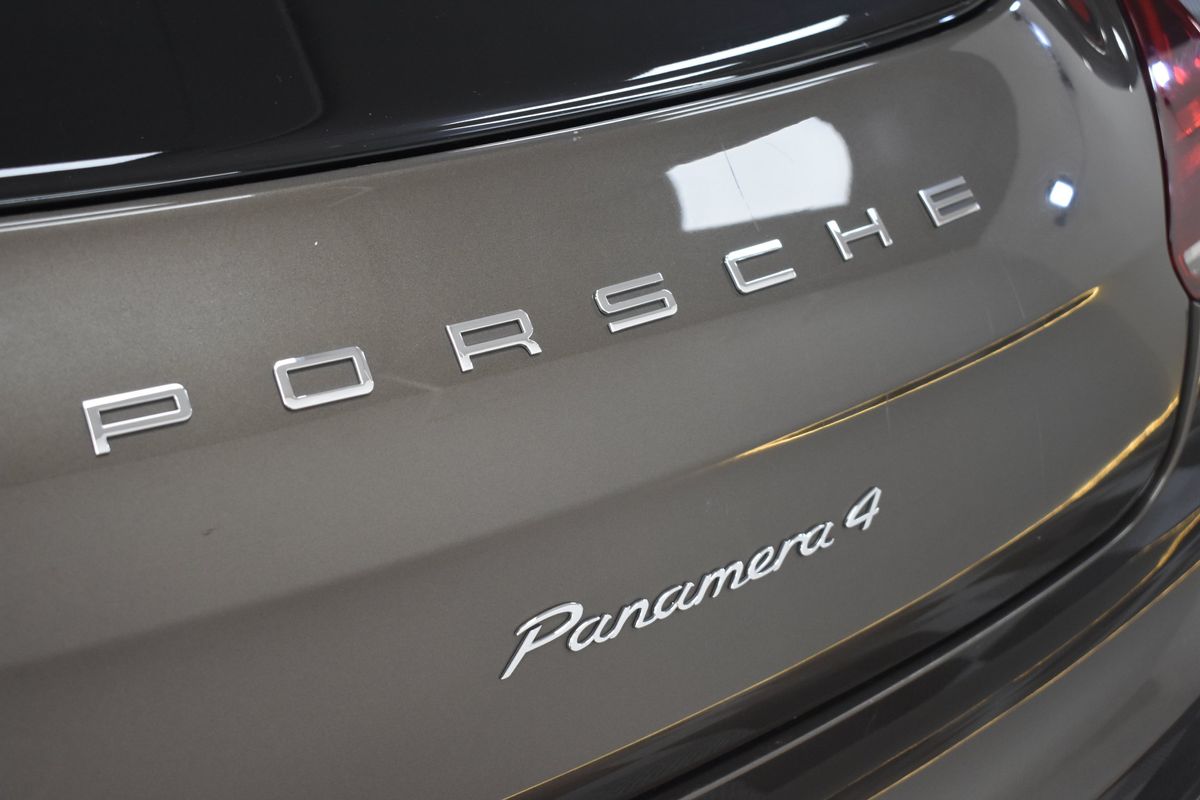 2015 Porsche Panamera 4
