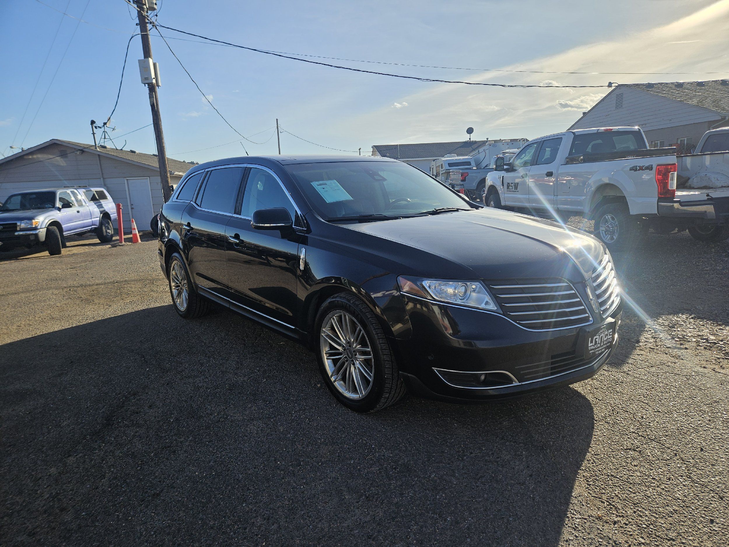 2019 Lincoln MKT Base's photo