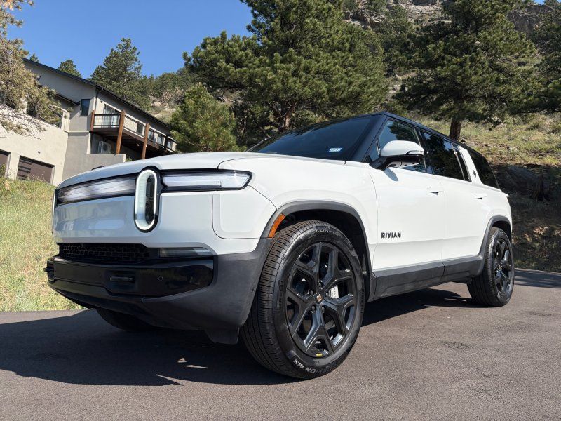 2025 Rivian R1S Adventure - Photo 4