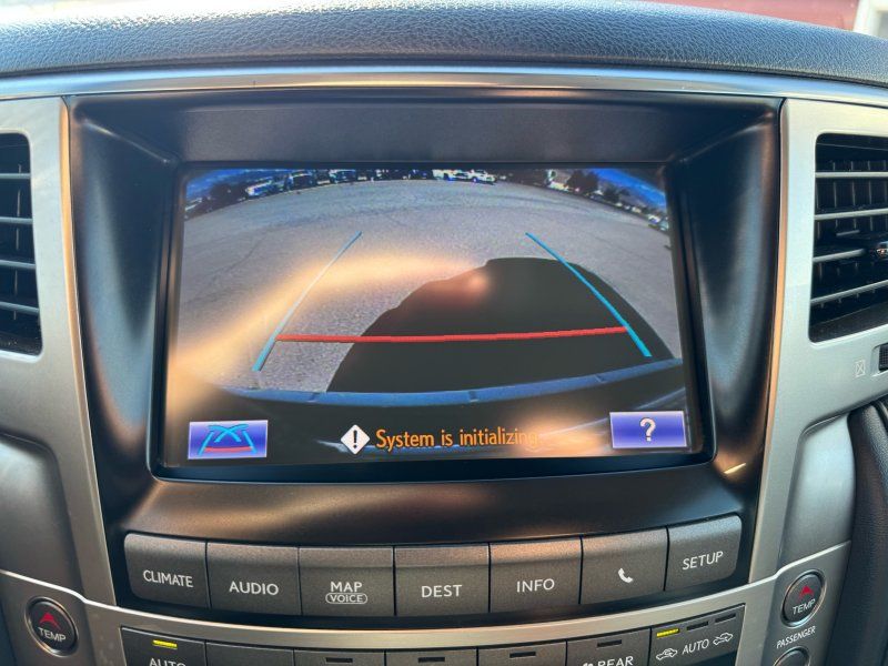 2013 Lexus LX 570 Luxury photo 17