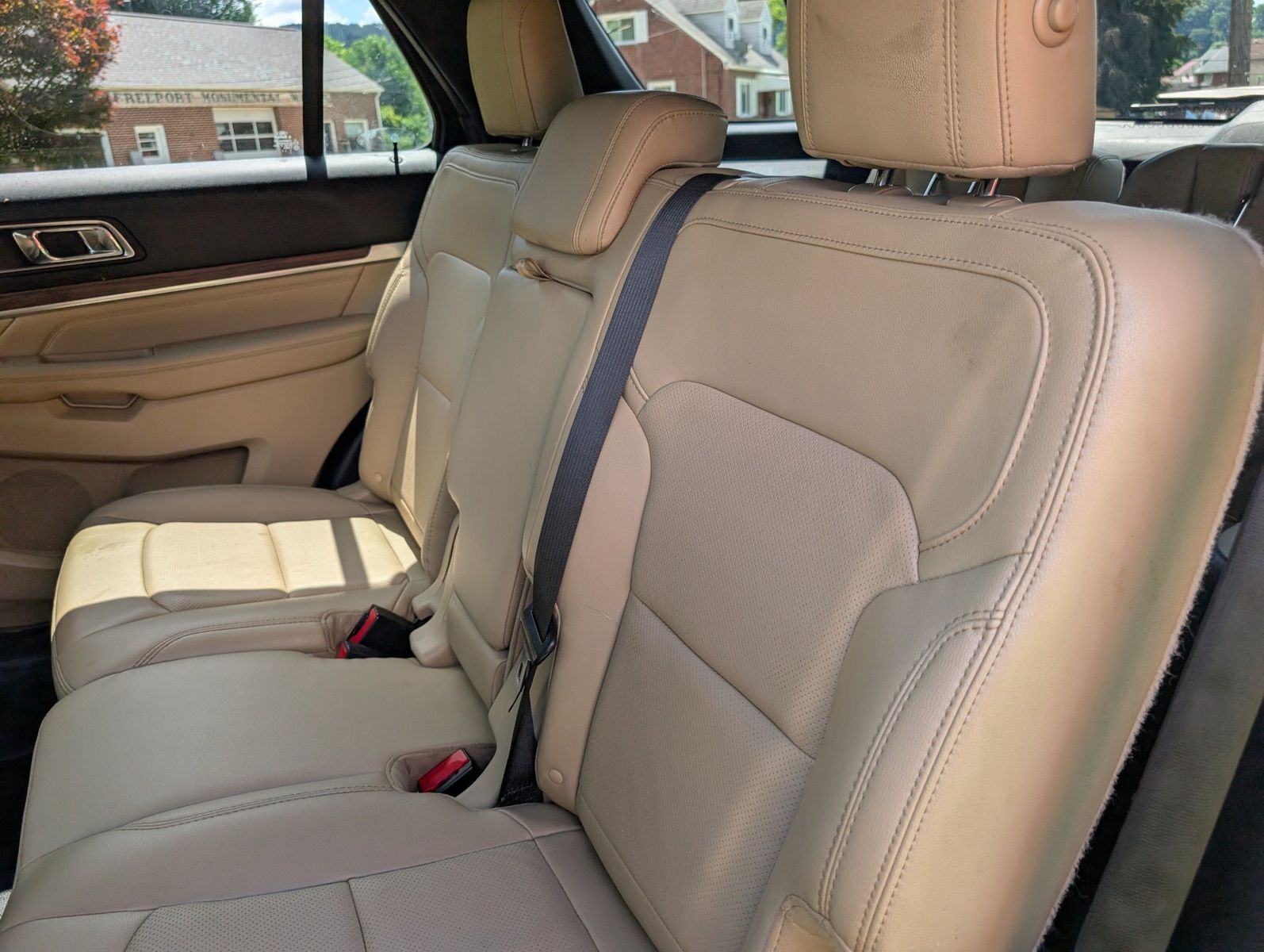 2017 Ford Explorer 61