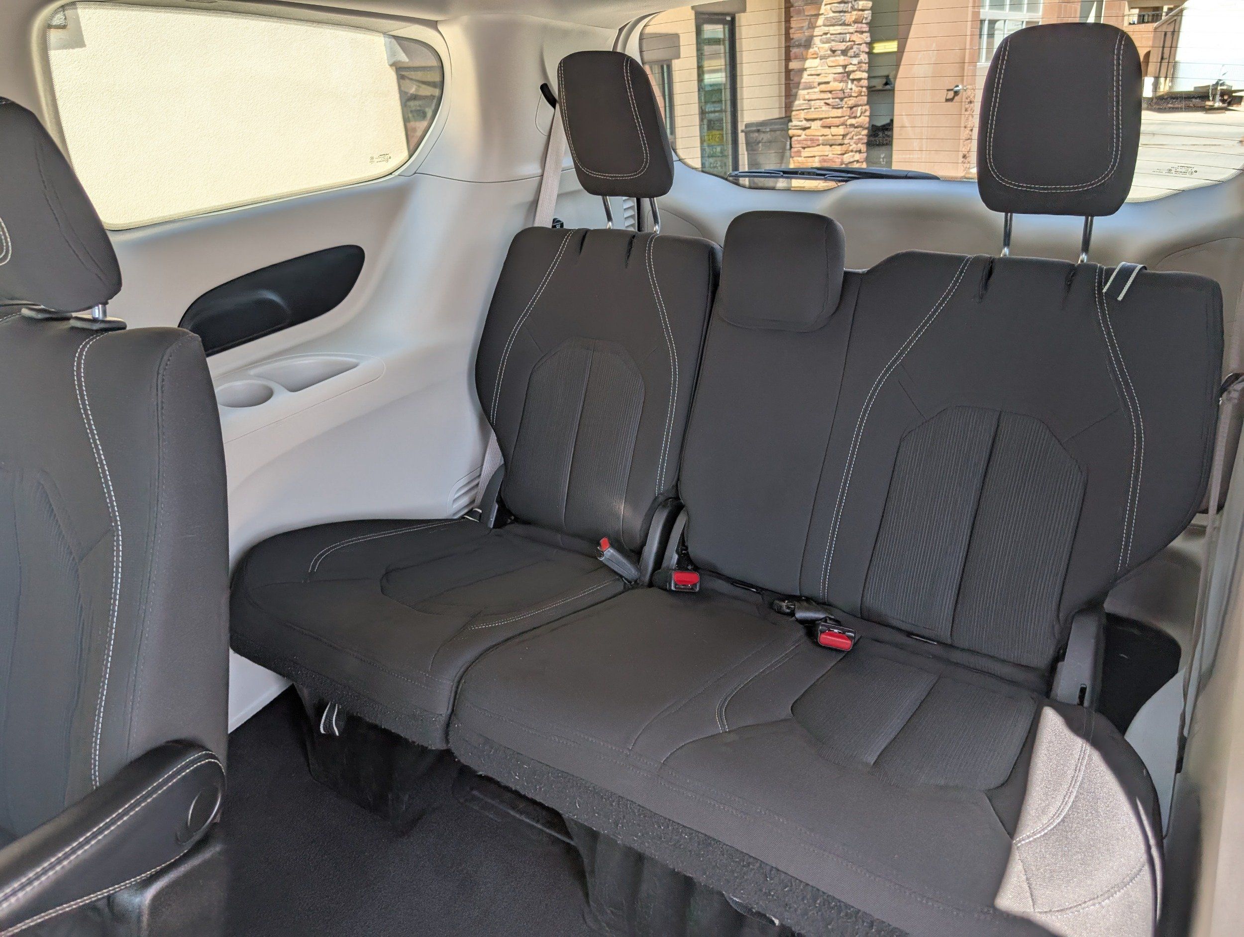 2022 Chrysler Voyager LX - Photo 19
