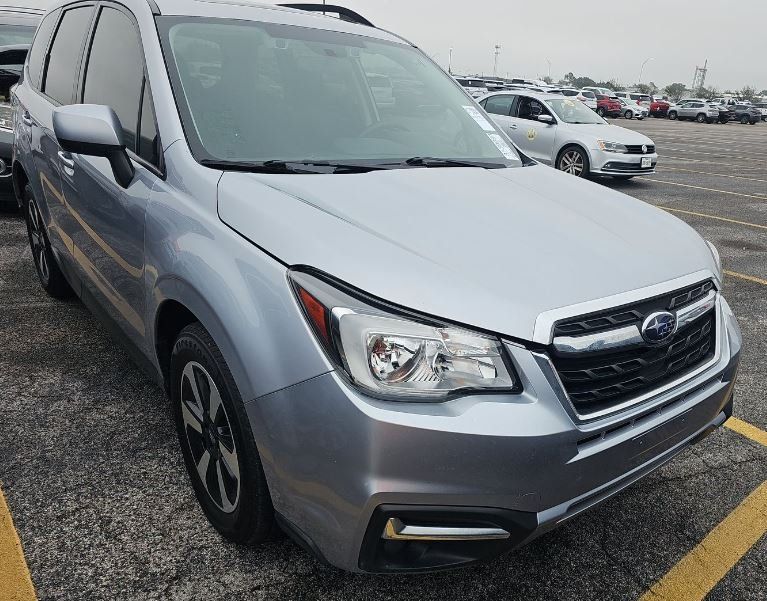 2018 Subaru Forester Premium photo 2