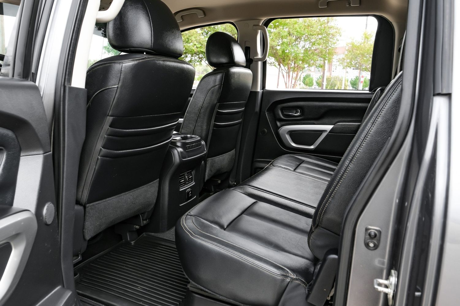 2017 Nissan Titan SL photo 34