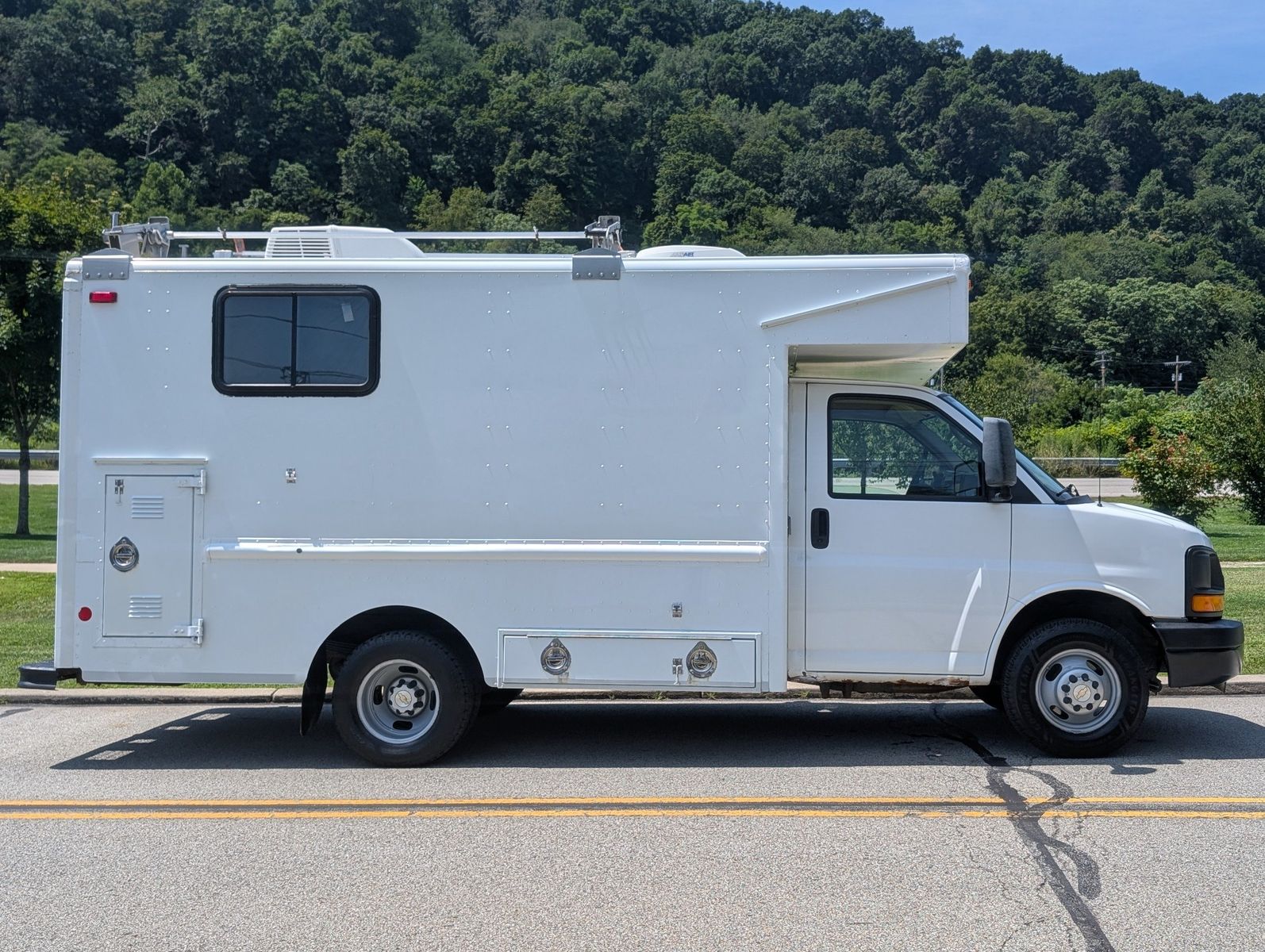2009 Chevrolet Express Cutaway 4