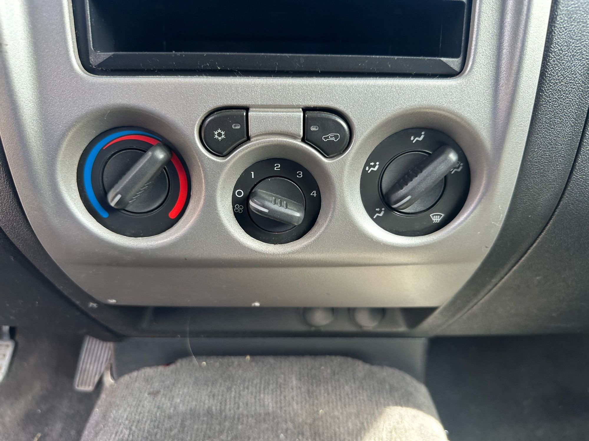 2008 Chevrolet Colorado LT photo 39