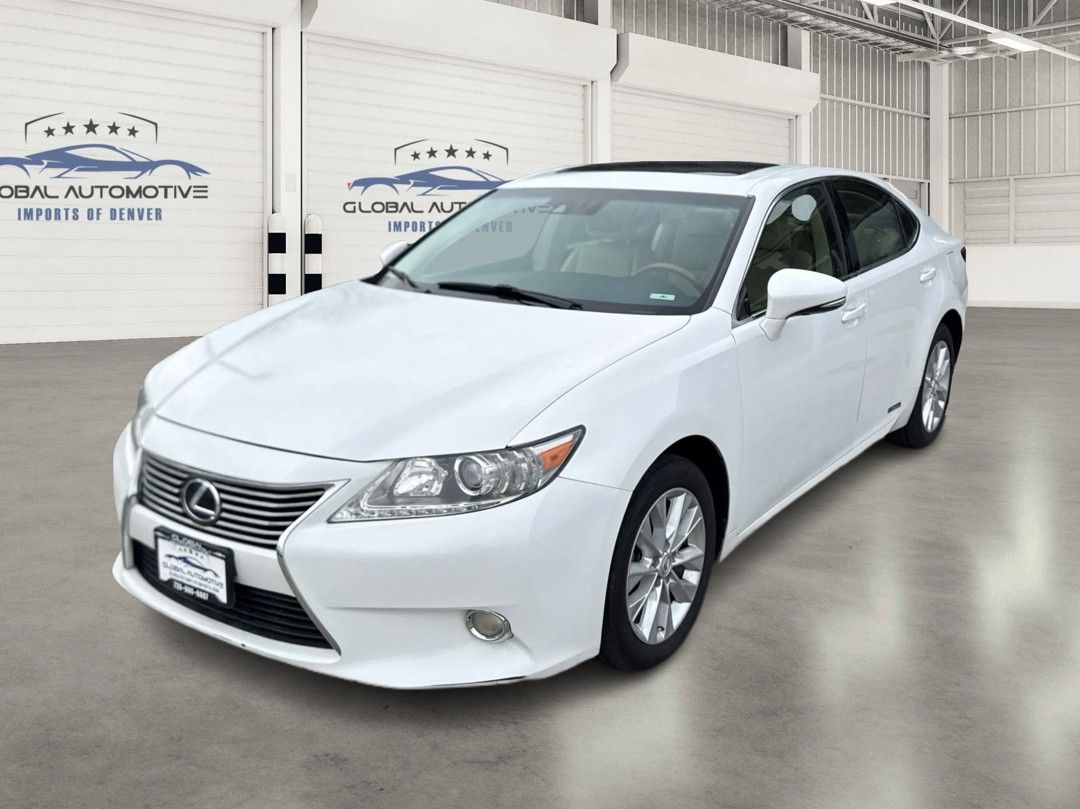 2014 Lexus ES 300h's photo