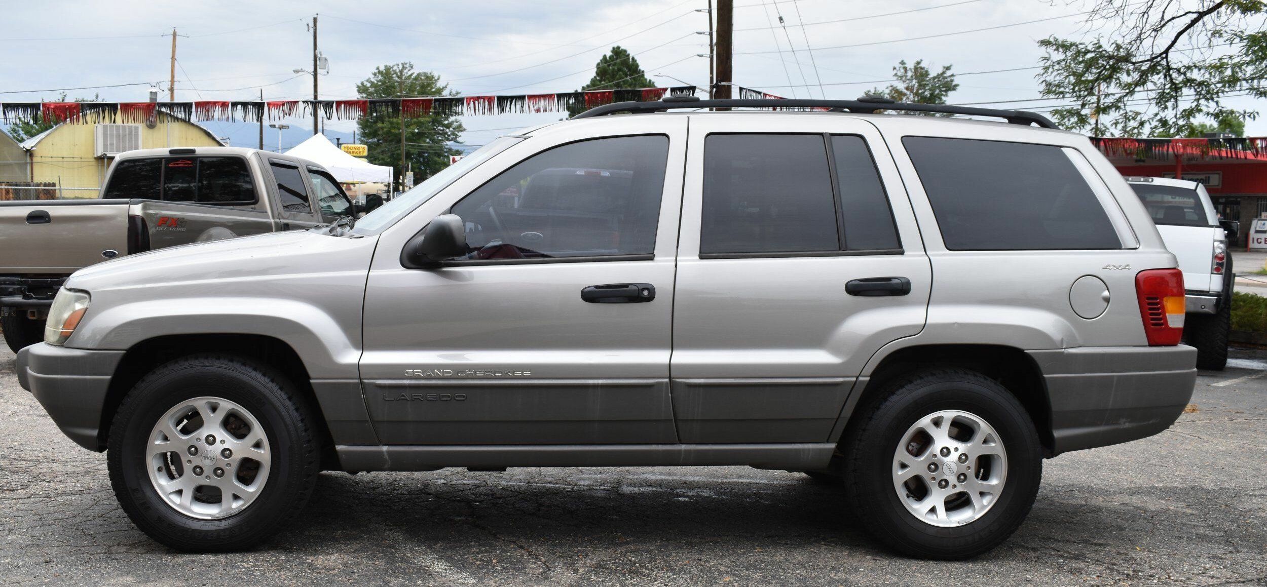 2000 Jeep Grand Cherokee Laredo photo 2