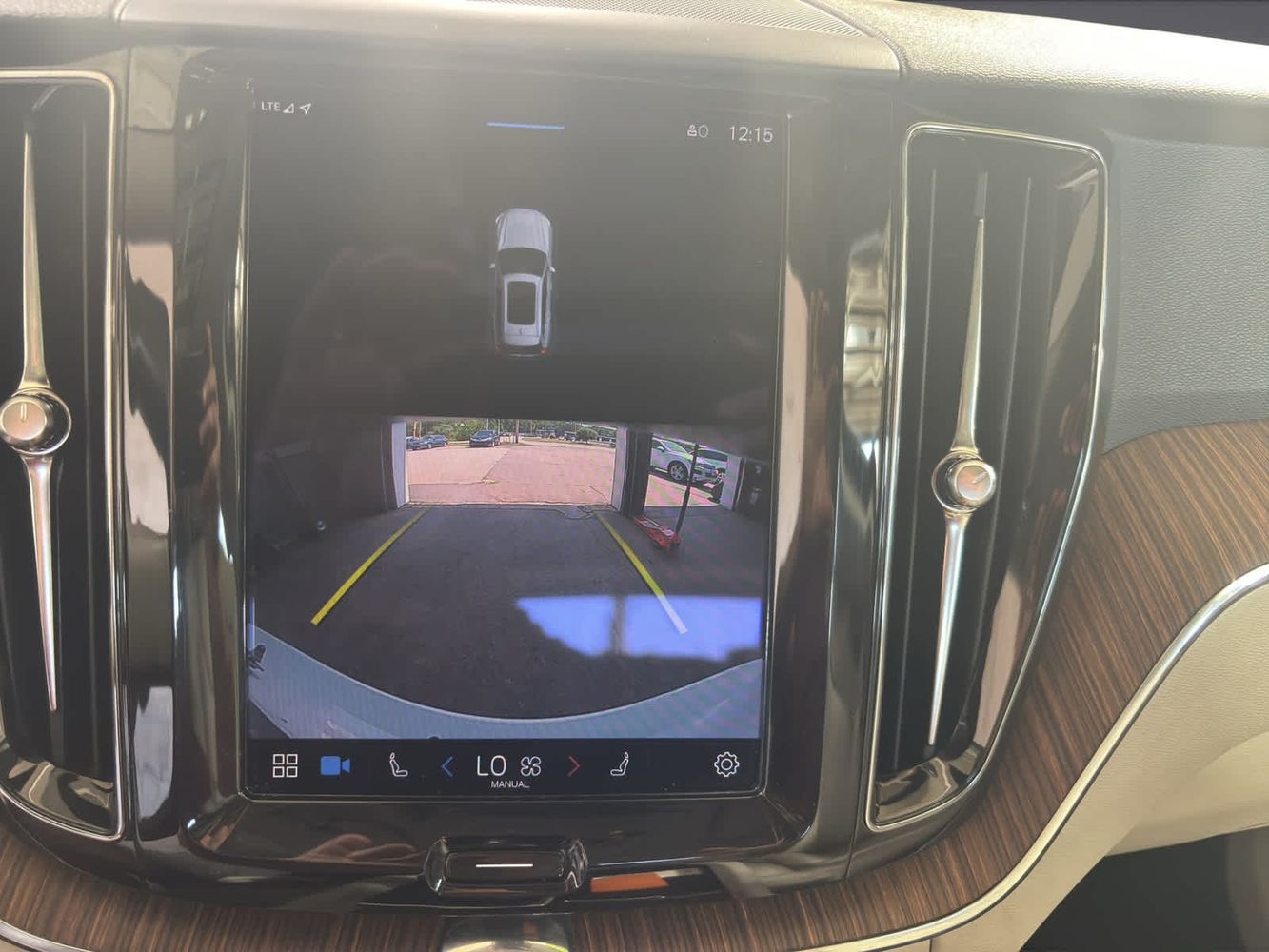 2022 Volvo XC60 B5 Momentum photo 15
