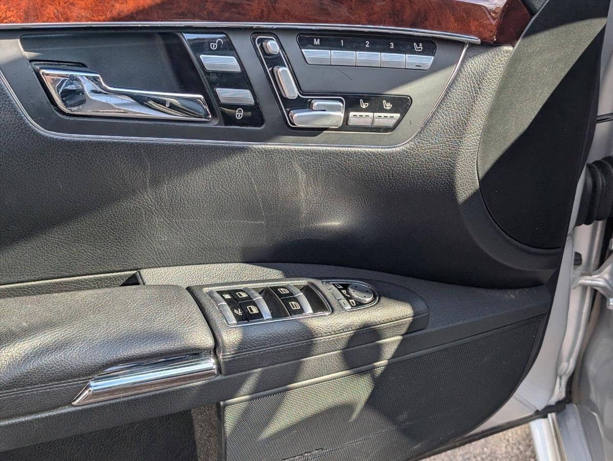 2009 Mercedes-Benz S-Class 38