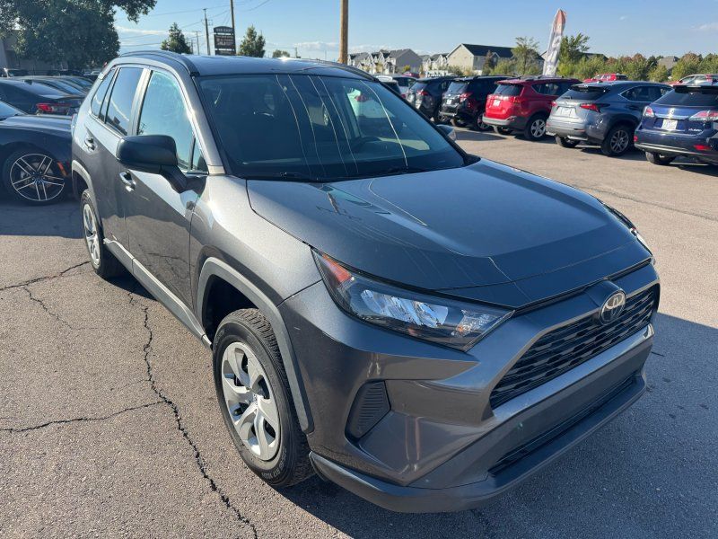 2021 Toyota RAV4 LE photo 7