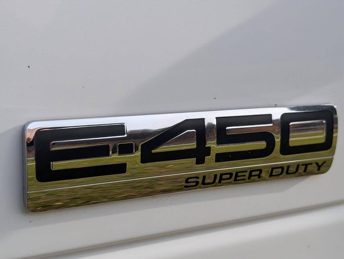 2017 Ford E-Series 49