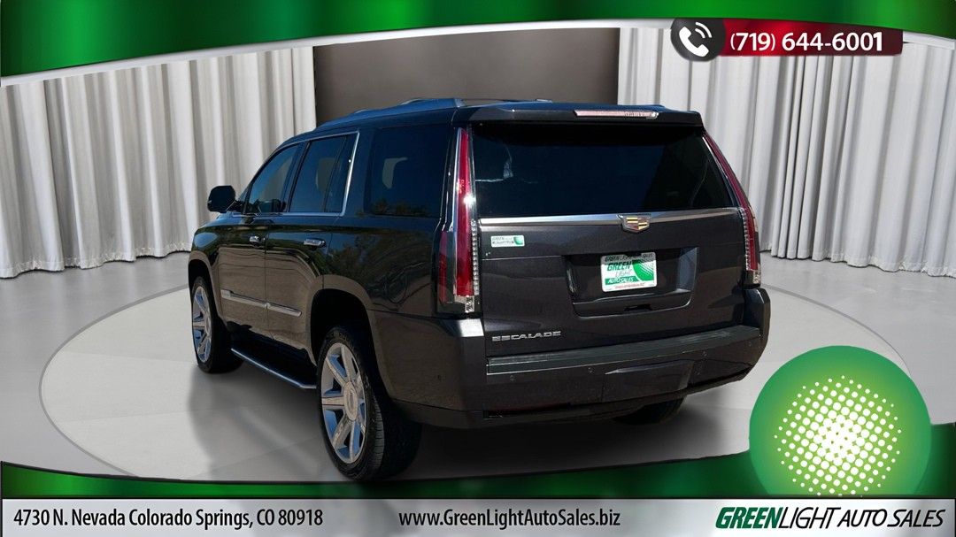 2017 Cadillac Escalade Luxury photo 3