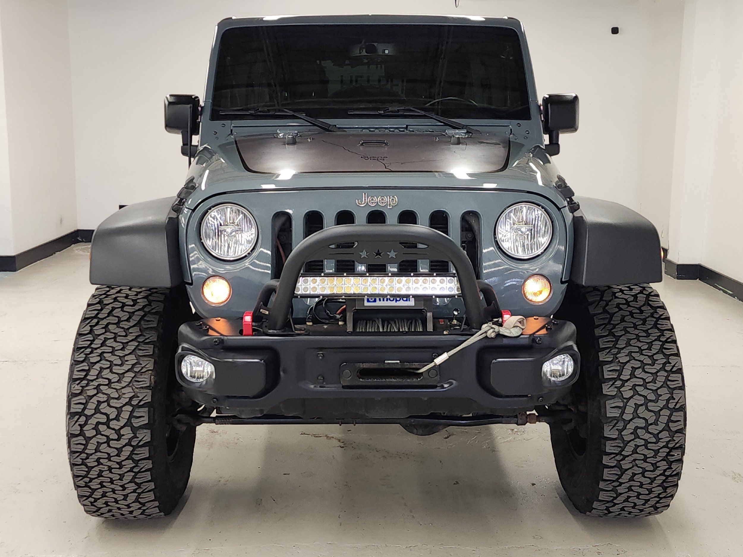 2015 Jeep Wrangler Unlimited Rubicon photo 2