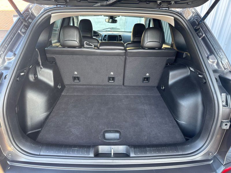 2021 Jeep Cherokee Latitude photo 28