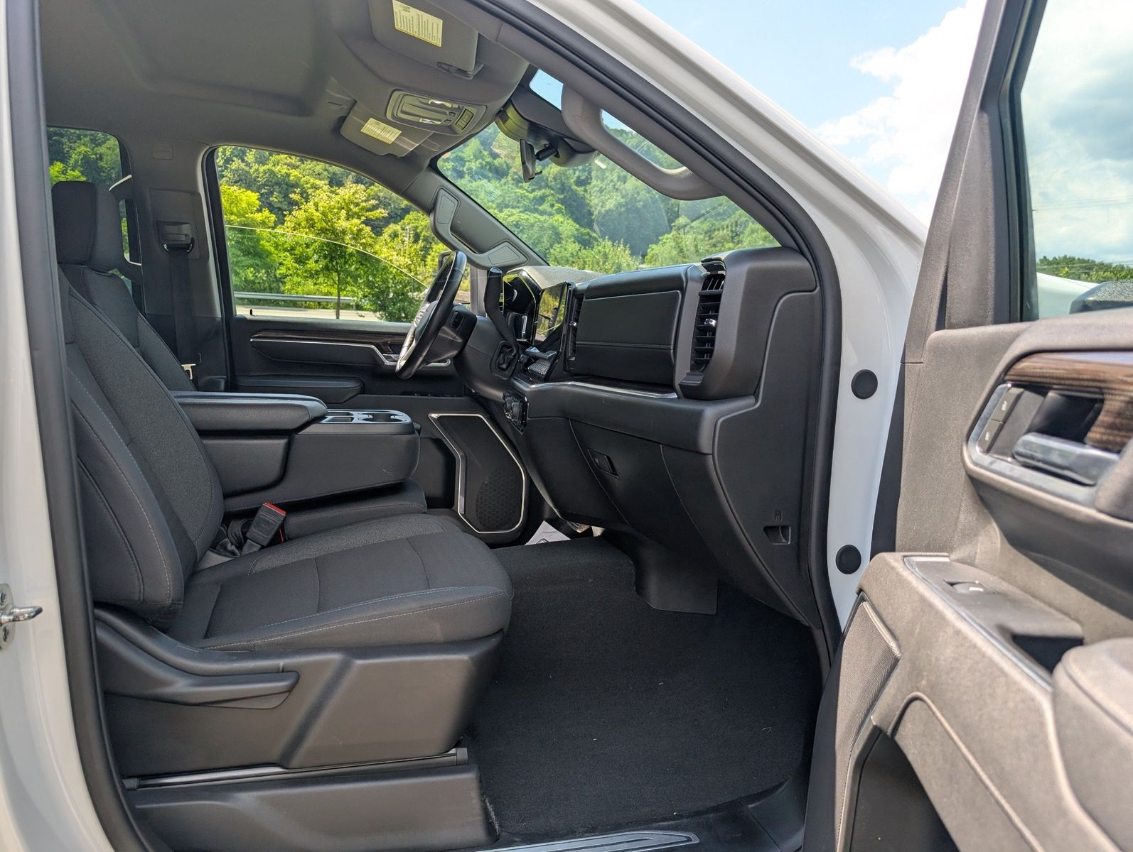 2025 Chevrolet Silverado 2500HD 18