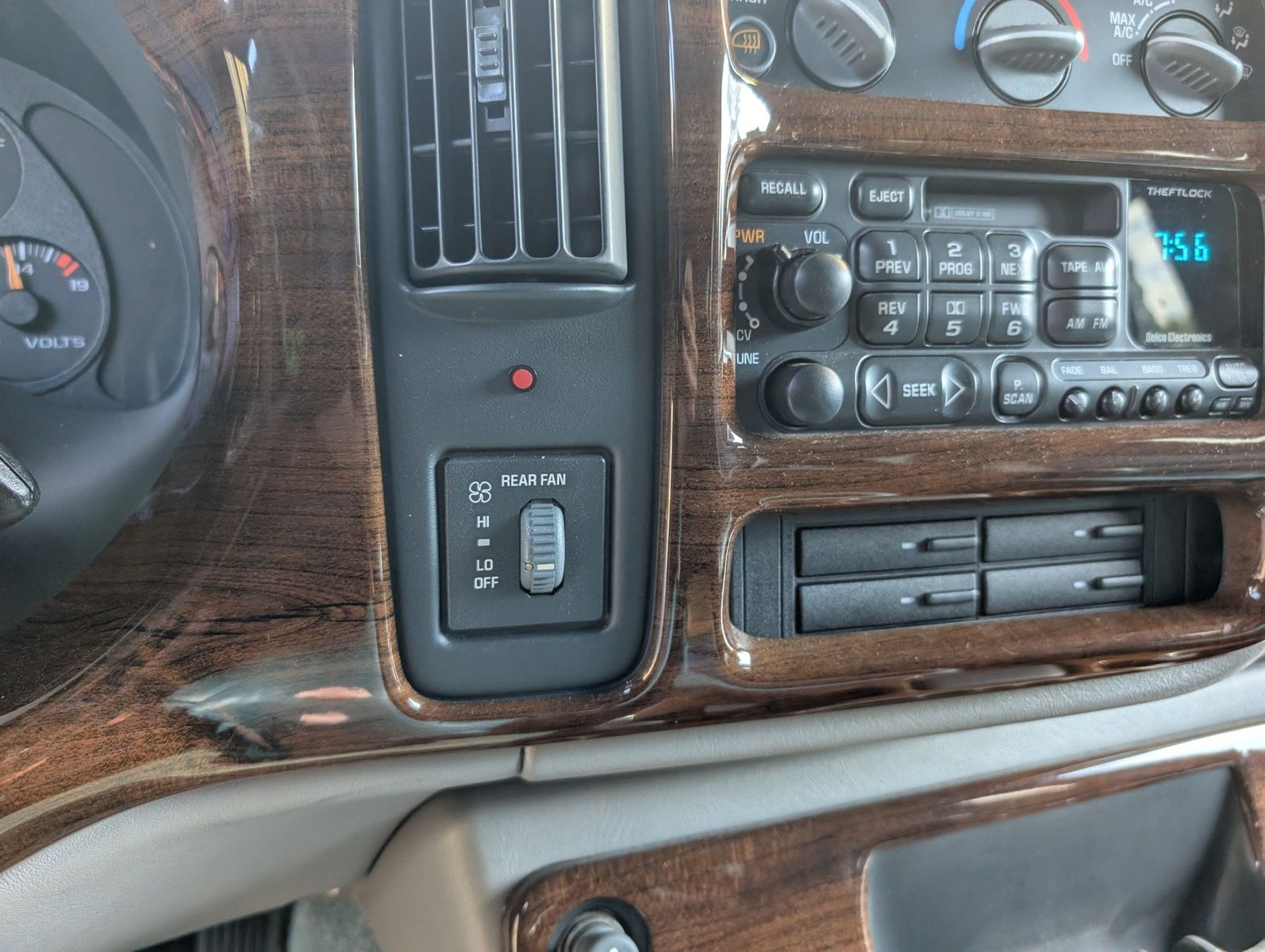 1997 Chevrolet Express G1500 73