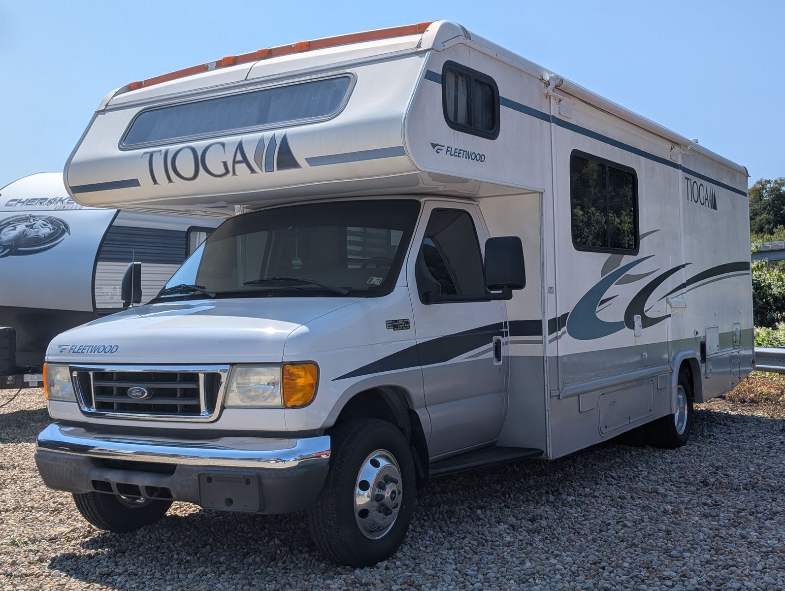 2004 Ford E-Series Chassis 11