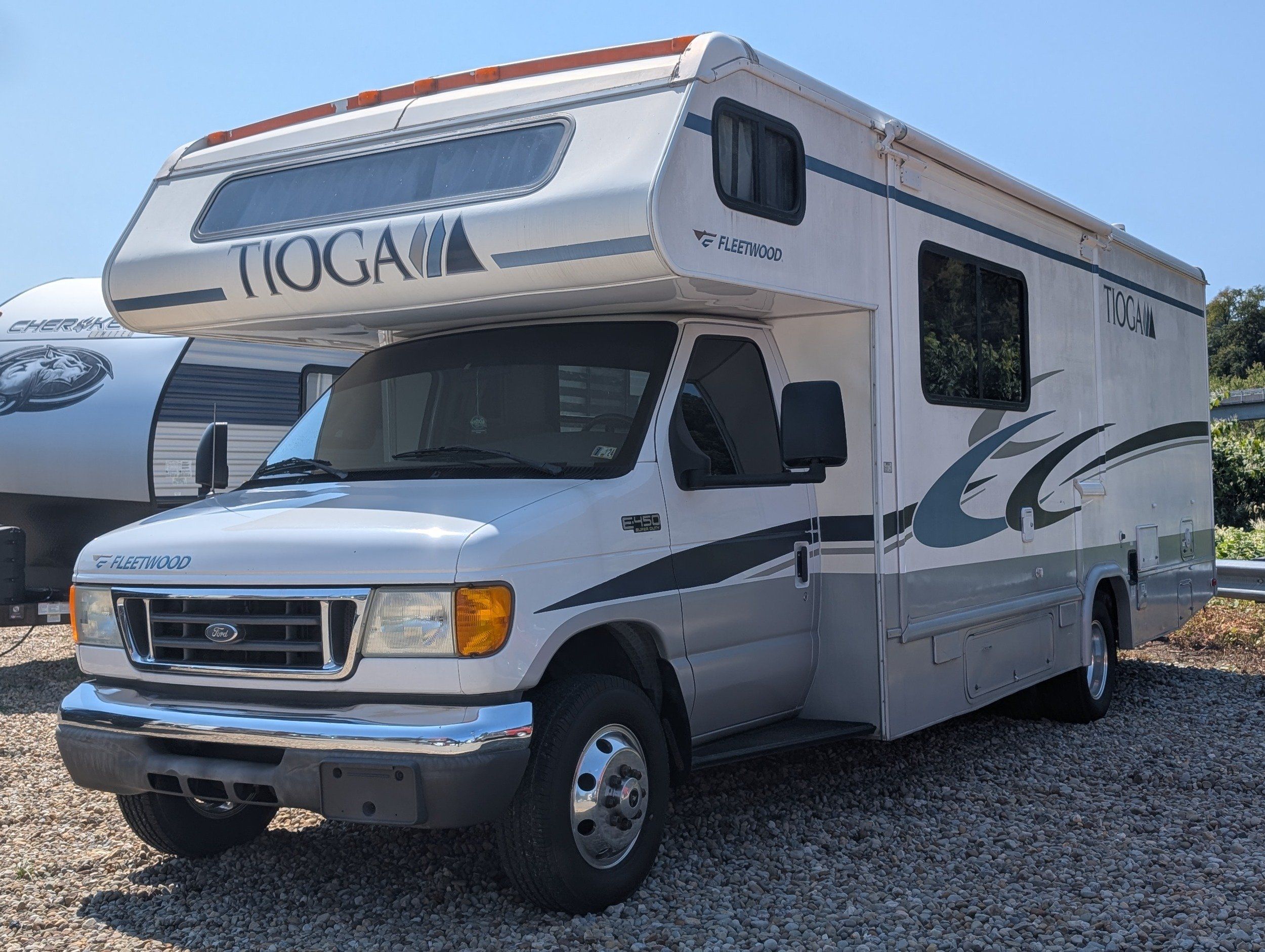 2004 Ford E-450 photo 11