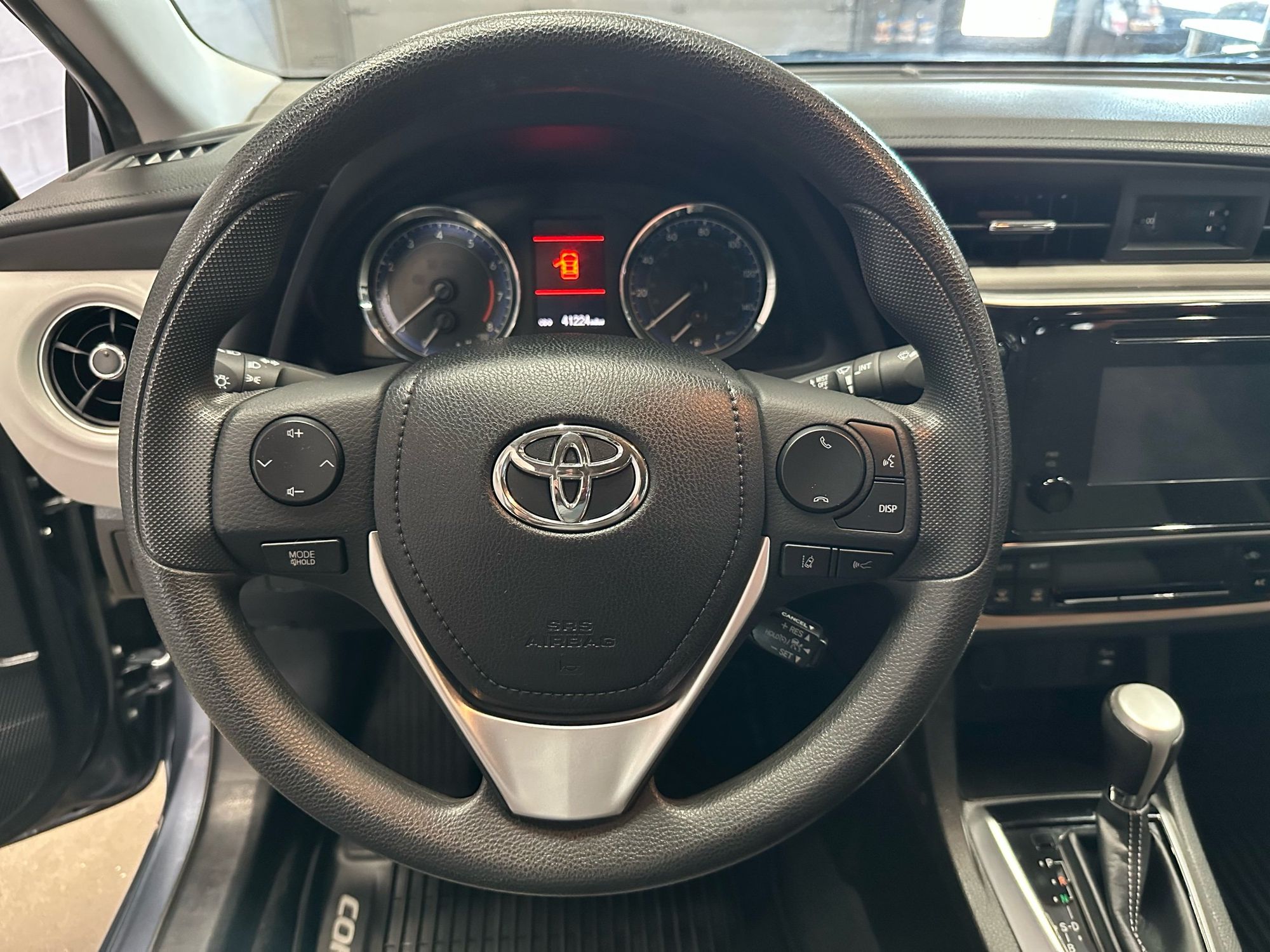 2018 Toyota Corolla LE photo 13