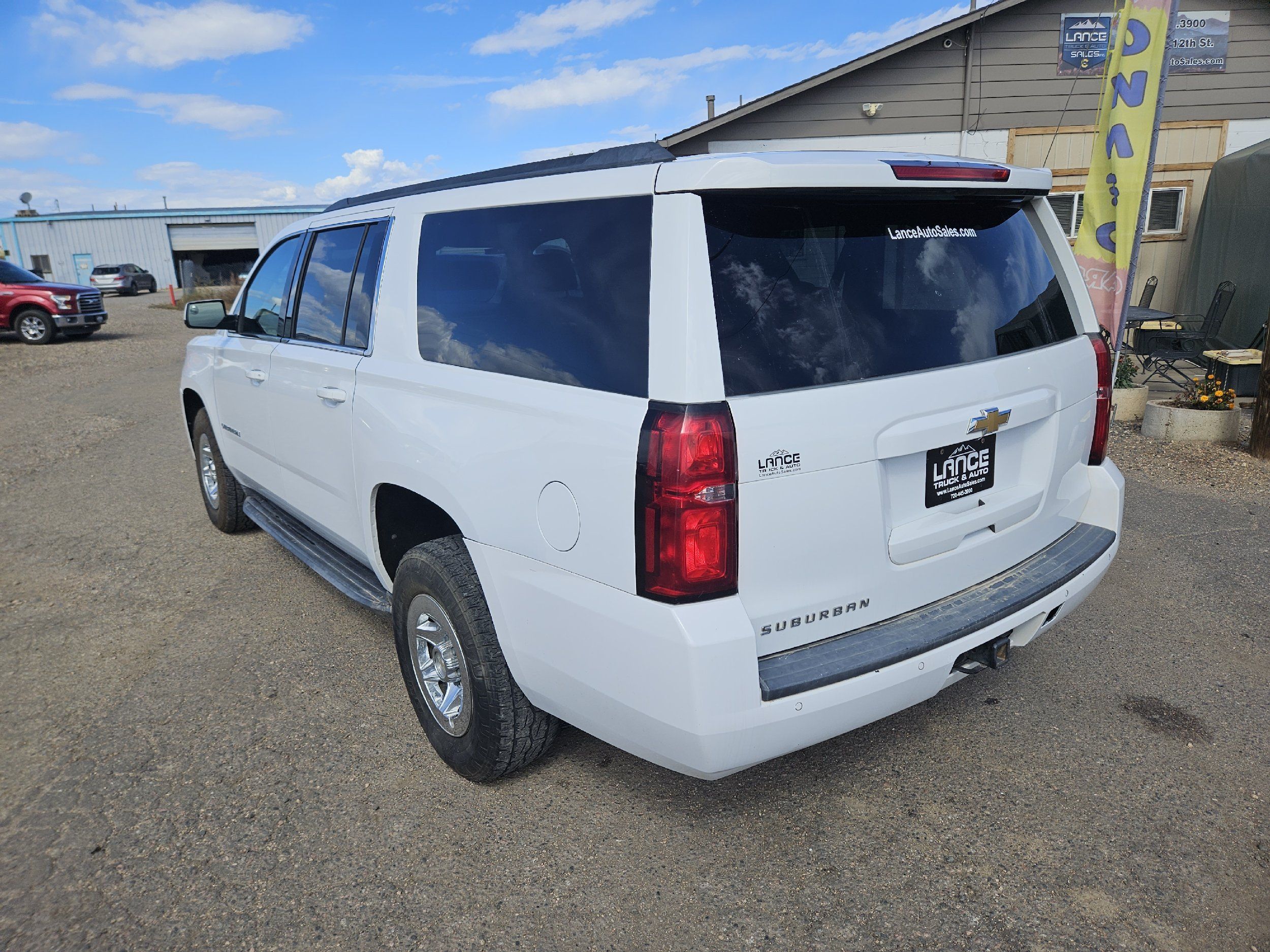 2018 Chevrolet Suburban photo 3