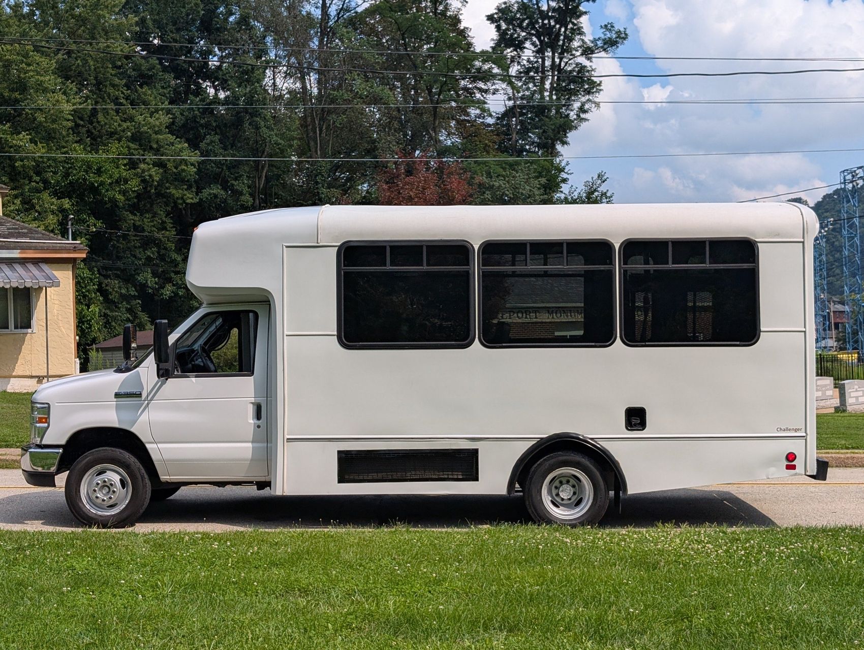 2016 Ford E-350 12