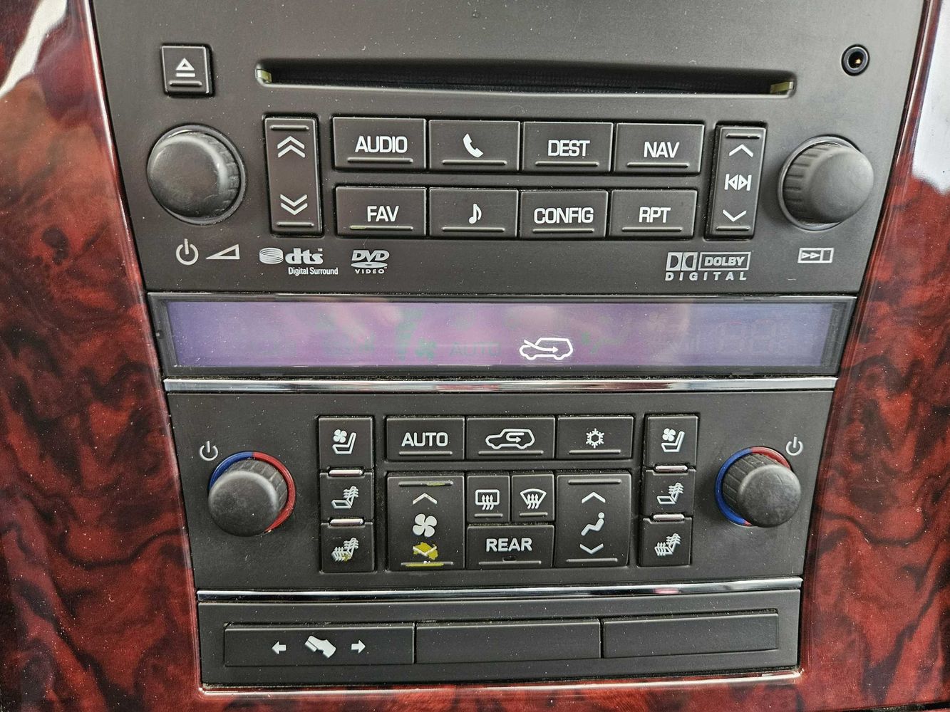 2011 Cadillac Escalade Luxury photo 21