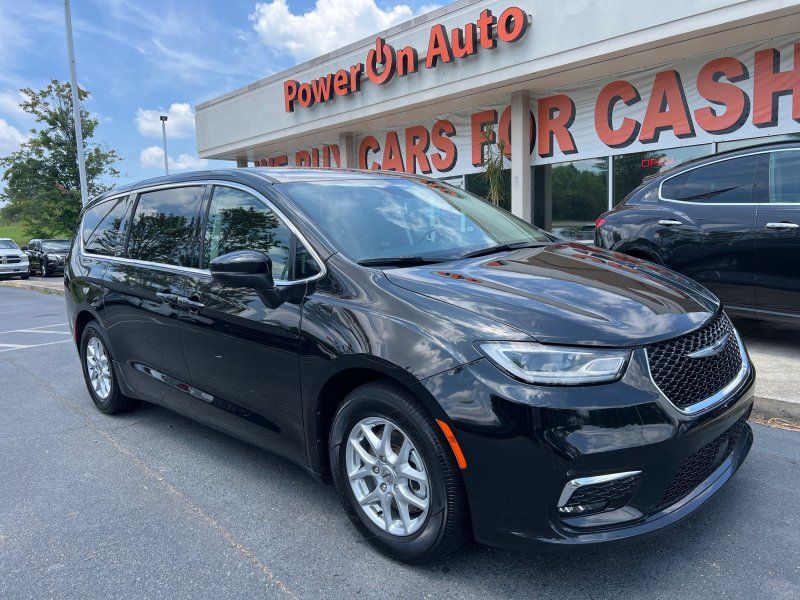 2023 Chrysler Pacifica Touring L's photo