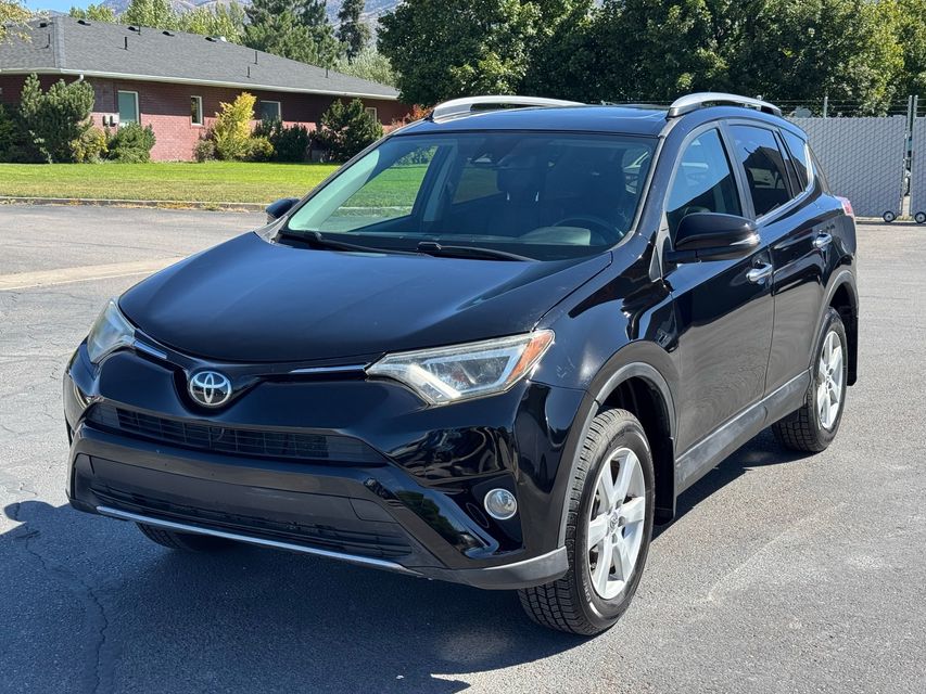 2017 Toyota RAV4 — Limited, photo 1 of 15