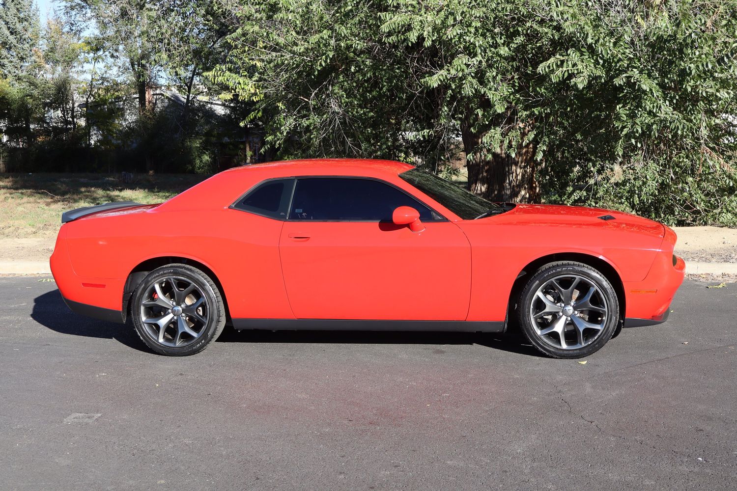 2016 Dodge Challenger SXT photo 3
