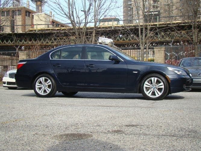 2010 bmw 5 series 528i xdrive sedan awd