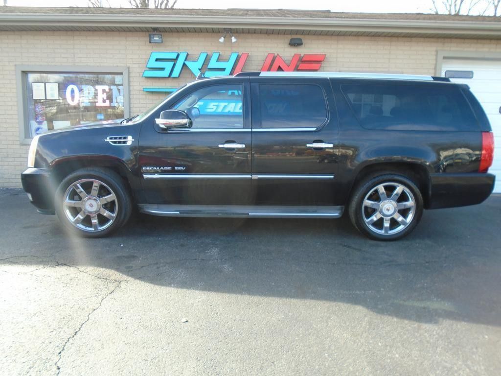 2013 Cadillac Escalade ESV Luxury's photo