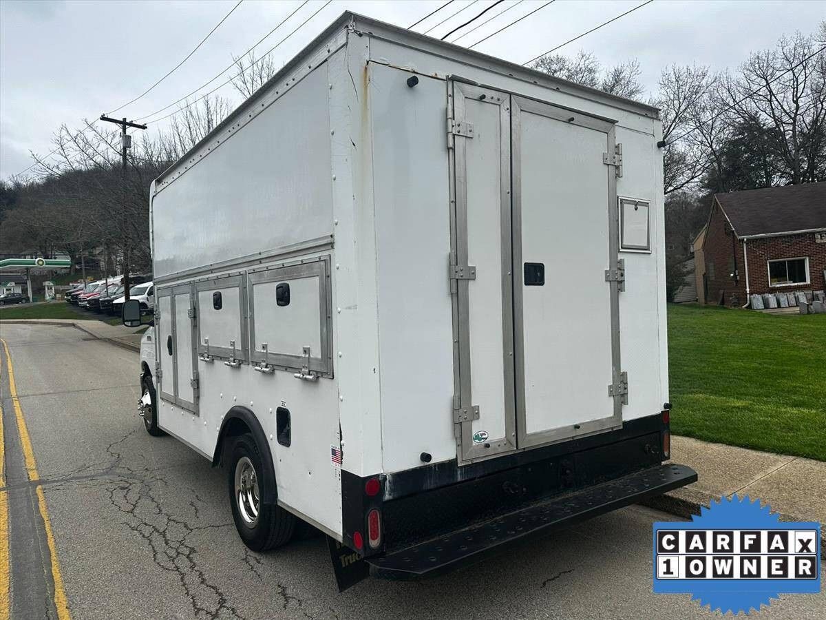 2017 Ford E-Series 9