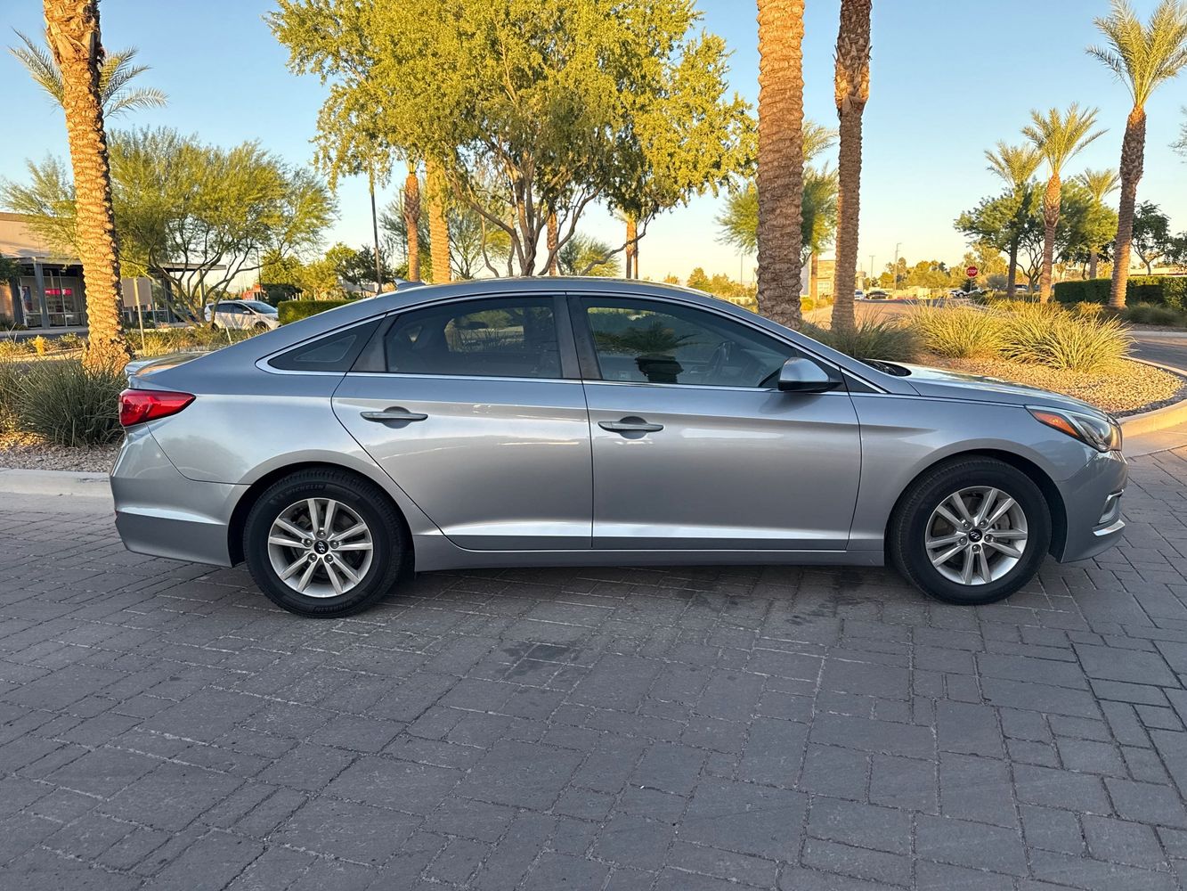 2016 Hyundai Sonata SE photo 2