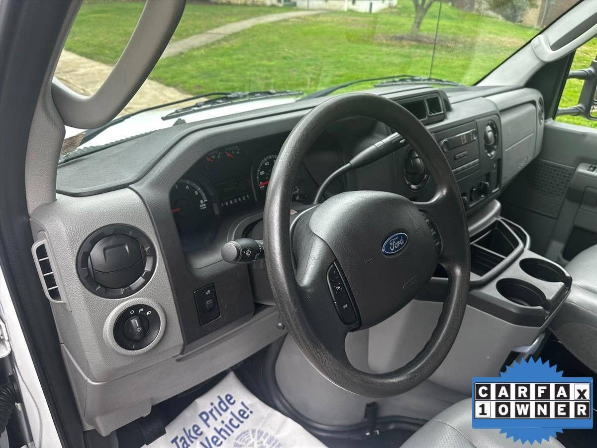 2017 Ford E-Series 31