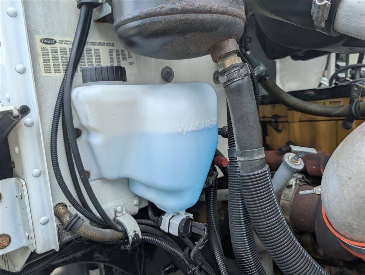 2007 Peterbilt 335 86