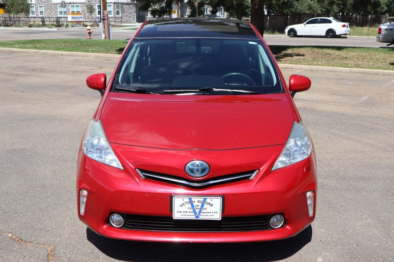 2012 Toyota Prius v Photos