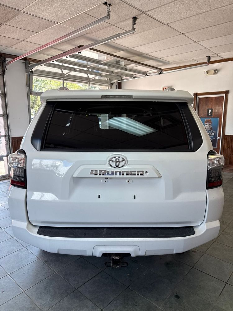 2017 Toyota 4Runner SR5 photo 6