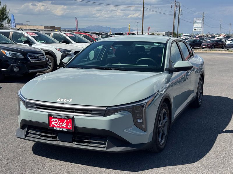 2025 Kia K4 — LXS, photo 1 of 15
