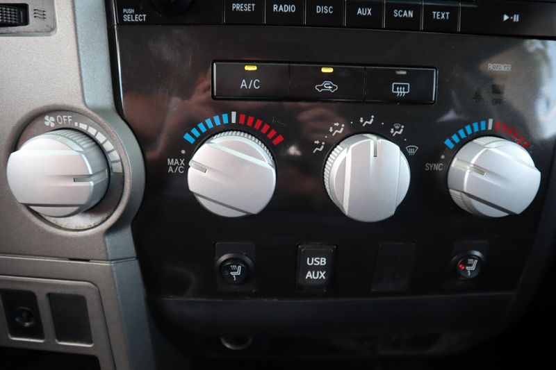 ●【訳アリ】　Tundra　他言語　１枚 2010 Toyota Tundra - Wheel & Tire Sizes, PCD, Offset and