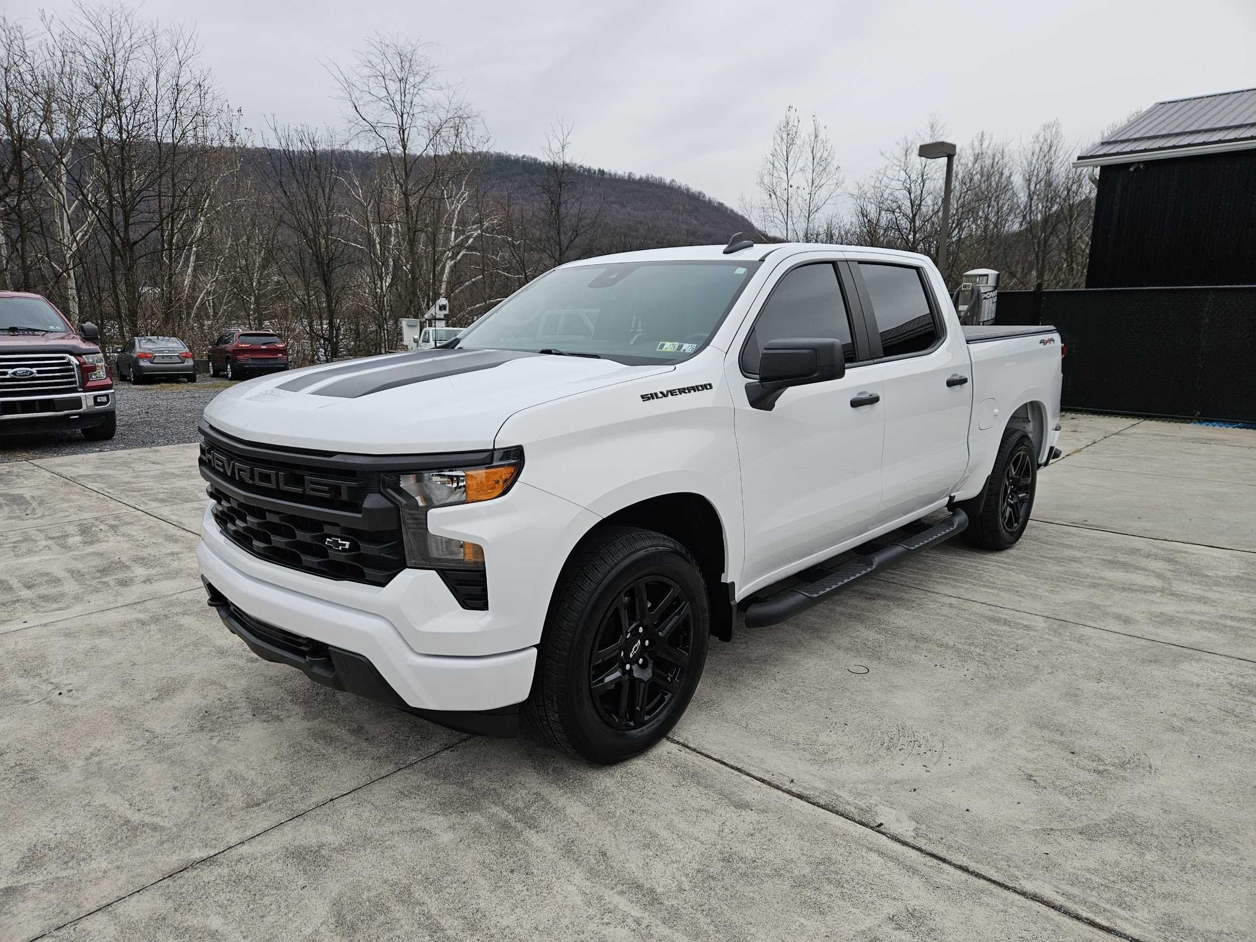 2023 Chevrolet Silverado 1500 Custom photo 3