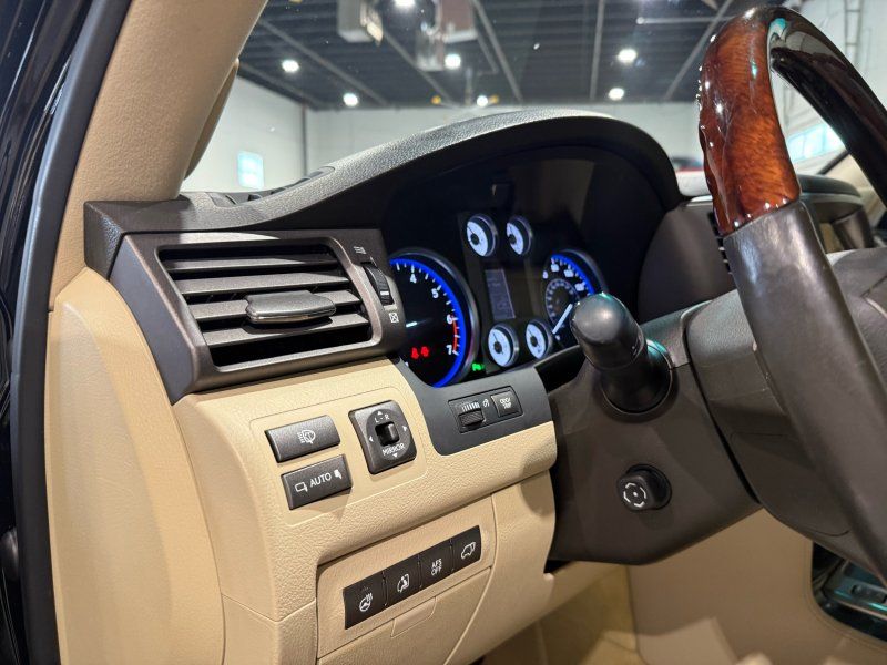 2011 Lexus LX 570 Base, photo 32