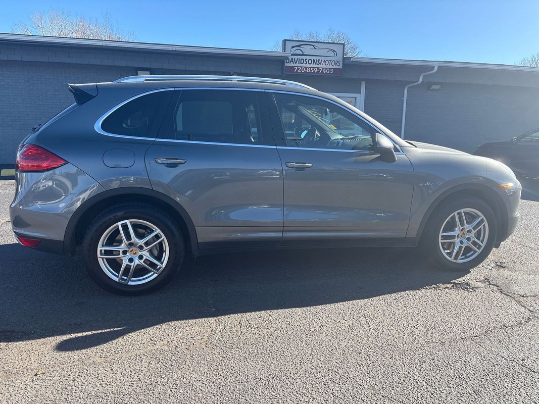 View vehicle photo 6
