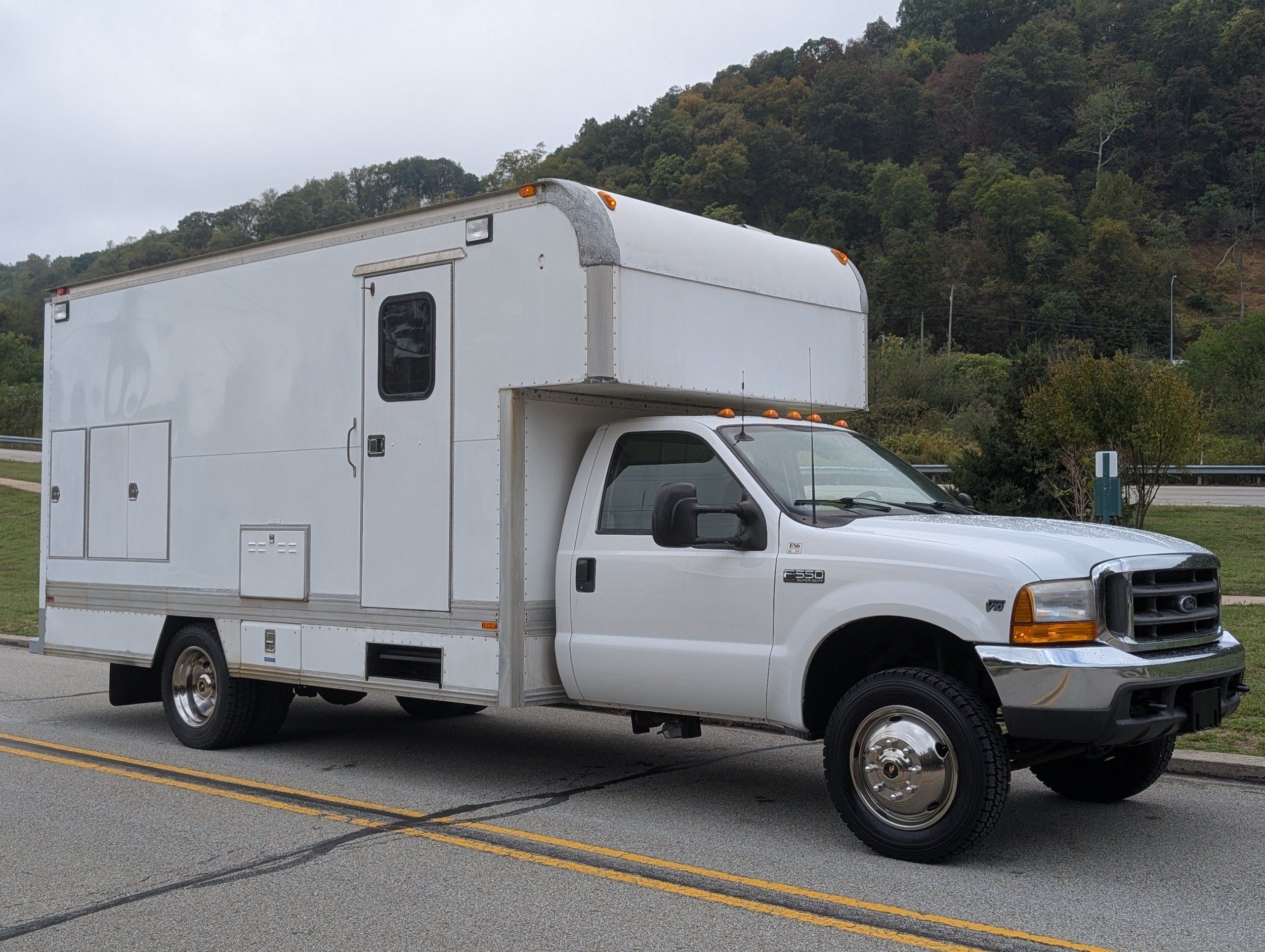 2000 Ford F-550 photo 4
