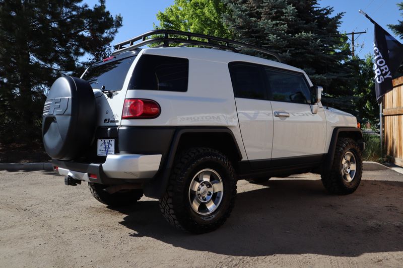 2010 Toyota FJ Cruiser Photos