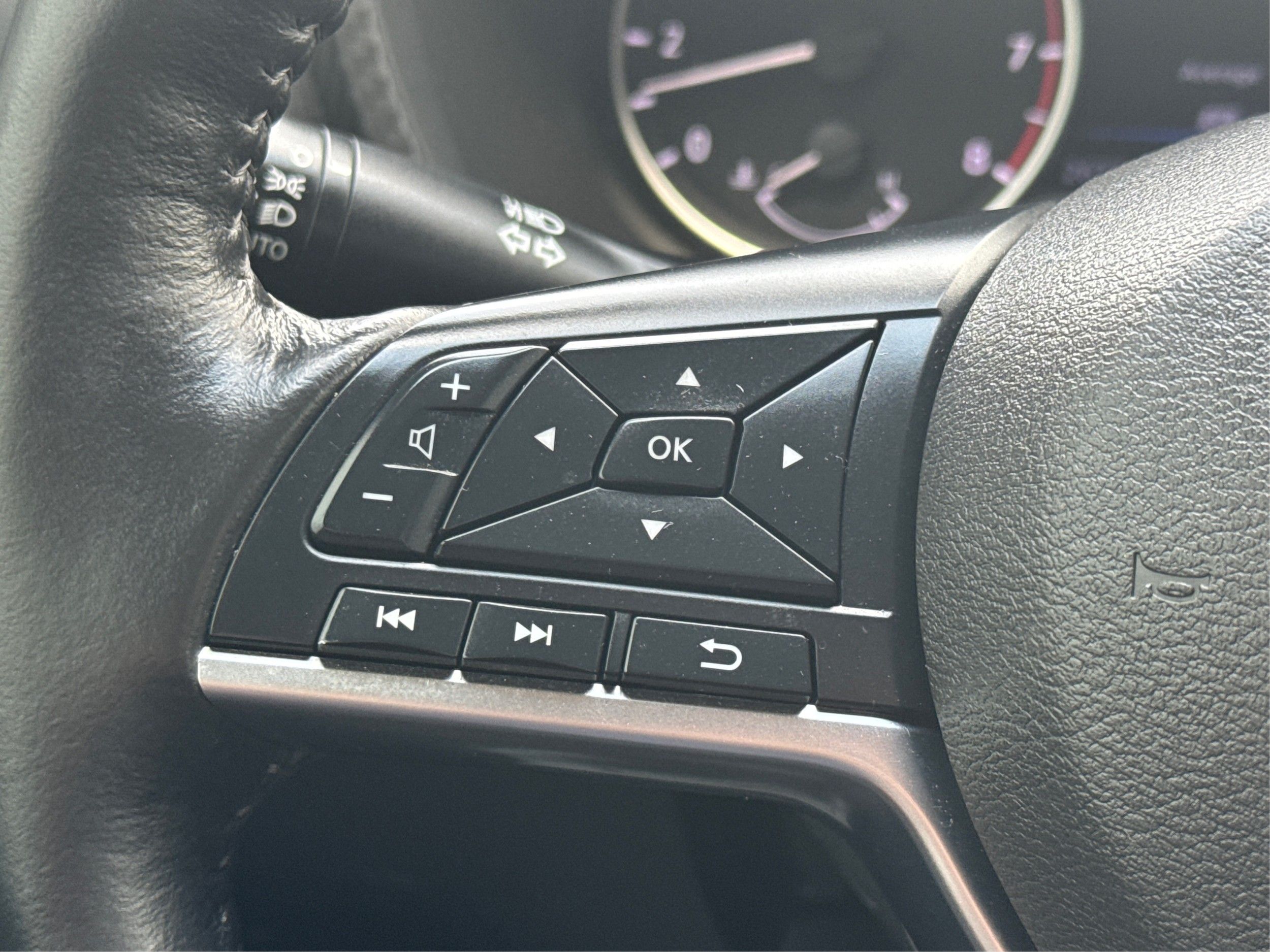 2024 Nissan Sentra SV photo 32