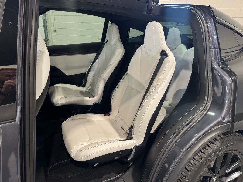 2022 Tesla Model X Plaid, photo 12